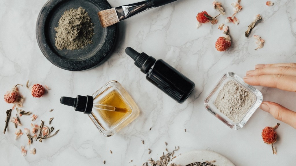 Aromatherapy Essential Oils for treating Ears and Eyes