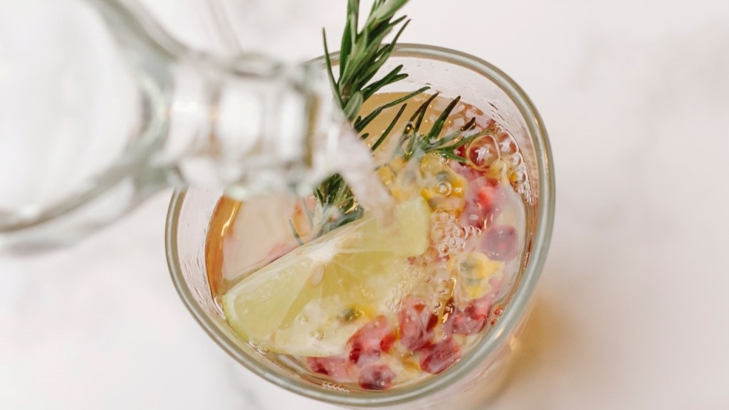Detox drink with lemon